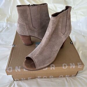 Tom’s Women's Tan Ankle Boots, suede, size 8